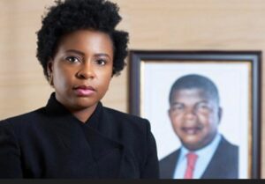 Ministra das Finanças sob críticas: discursos contraditórios levantam preocupações