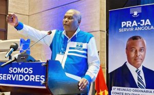 Chivukuvuku critica ausência de múltiplas candidaturas e aponta fragilidade da democracia