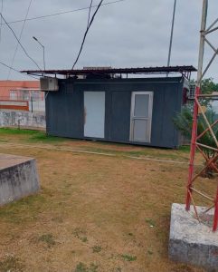 Rádio Provincial de Cabinda reduzida a um contentor enquanto trabalhadores denunciam abandono